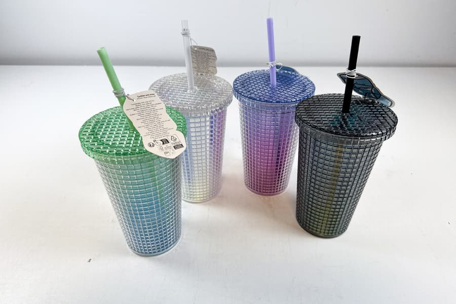 10 Trinkbecher mit Strohhalm, je 475 ml